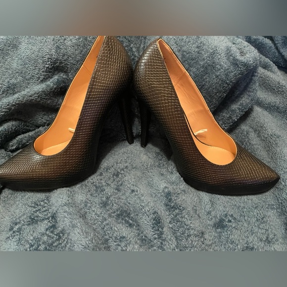BCBGeneration Size 7 Black Pumps - Picture 6 of 9